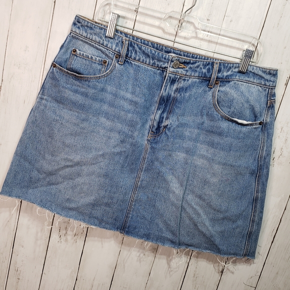 Old Navy Women's Blue Cotton Denim Raw Hem Skirt - Picture 2 of 5